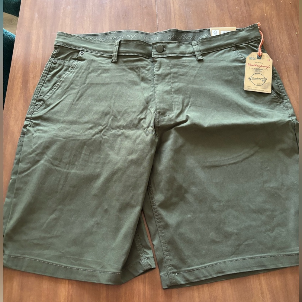 NWT Men's lightweight Green Shorts